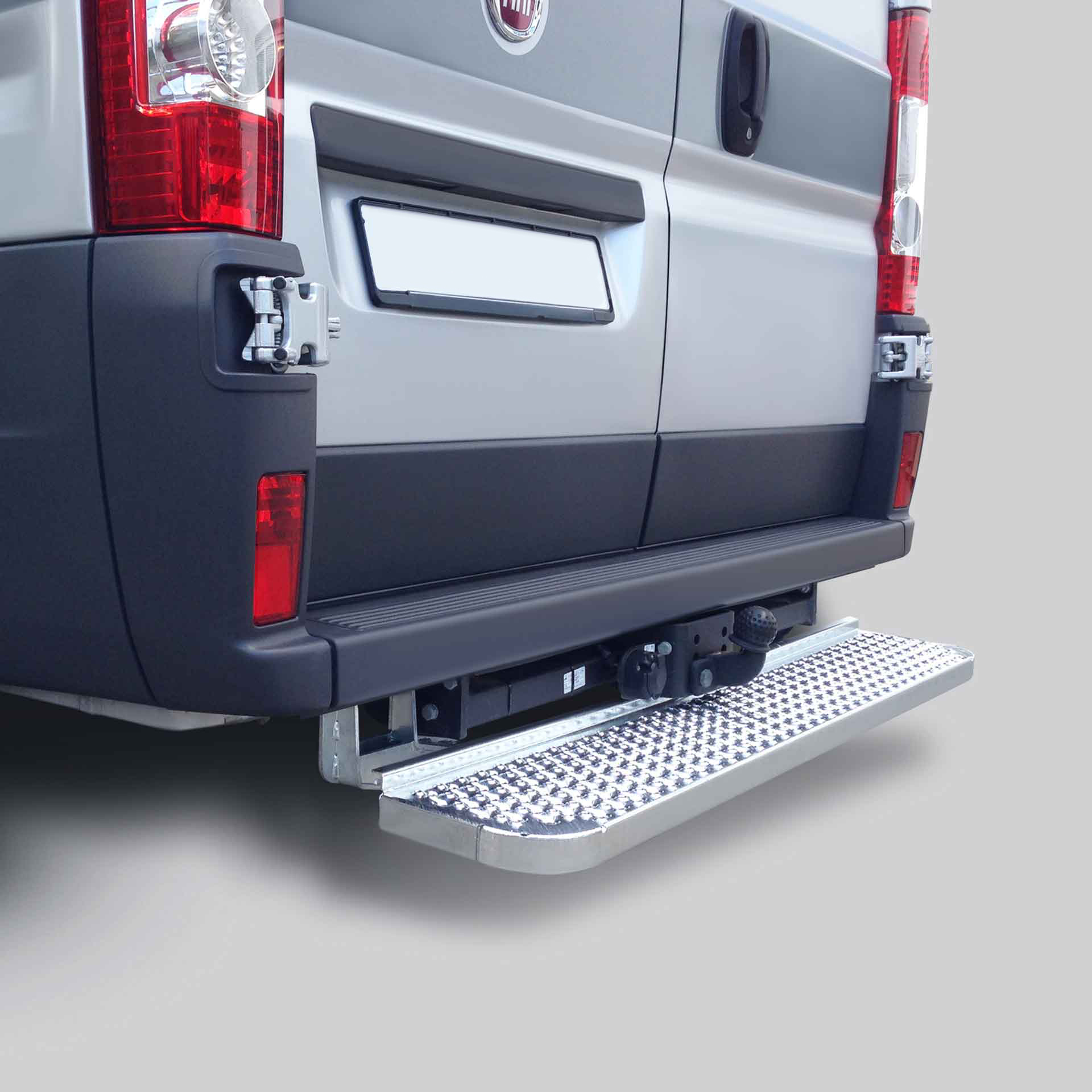 Hecktrittstufe Stahl, feuerverzinkt für Ford Transit 2014-heute, Serie HTF – Bild 5